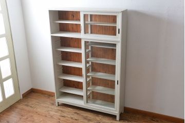 アンティーク家具　アンティークペイント　気泡ガラス入り!薄型収納棚