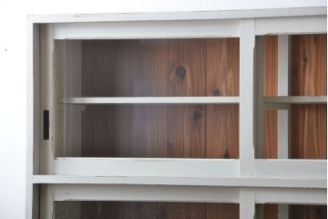 アンティーク家具　アンティークペイント　気泡ガラス入り!薄型収納棚