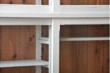 アンティーク家具　アンティークペイント　気泡ガラス入り!薄型収納棚