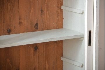 アンティーク家具　アンティークペイント　気泡ガラス入り!薄型収納棚