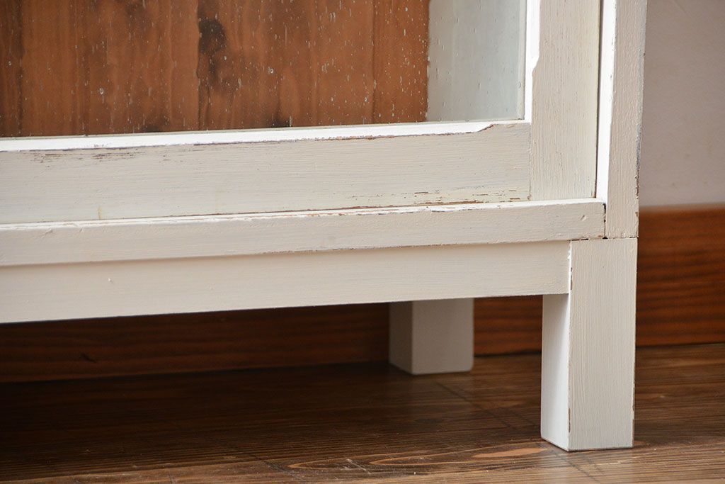 アンティーク家具　アンティークペイント　気泡ガラス入り!薄型収納棚