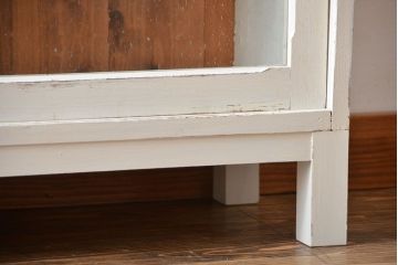 アンティーク家具　アンティークペイント　気泡ガラス入り!薄型収納棚