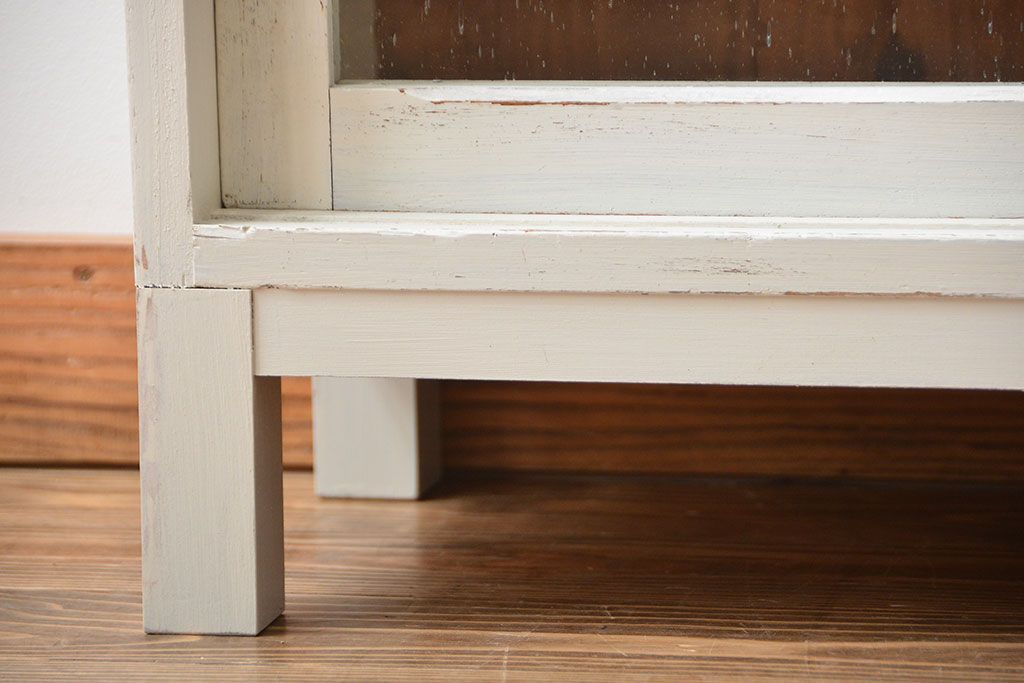 アンティーク家具　アンティークペイント　気泡ガラス入り!薄型収納棚