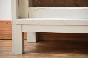 アンティーク家具　アンティークペイント　気泡ガラス入り!薄型収納棚