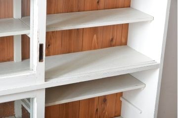 アンティーク家具　アンティークペイント　気泡ガラス入り!薄型収納棚