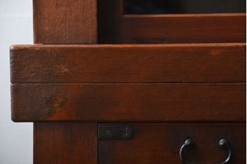 アンティーク家具　古民具・骨董　高級!4枚引き戸の重ね収納棚(水屋箪笥)