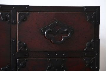 アンティーク家具　古民具・骨董　前面栗材の味わい深い米沢箪笥
