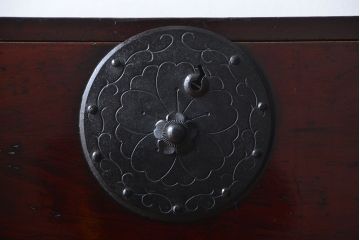 アンティーク家具　古民具・骨董　前面栗材の味わい深い米沢箪笥