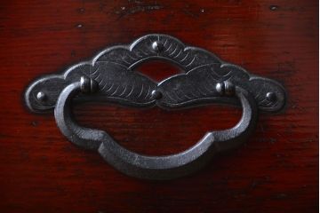 アンティーク家具　古民具・骨董　前面栗材の味わい深い米沢箪笥