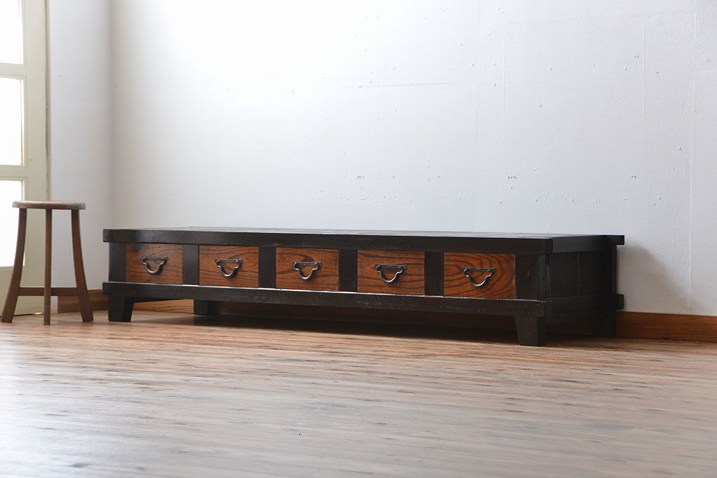 アンティーク家具　古民具・骨董　脚付き!時代箪笥テレビボード(水屋箪笥、ローボード、テレビ台、キャビネット、収納棚)(2)