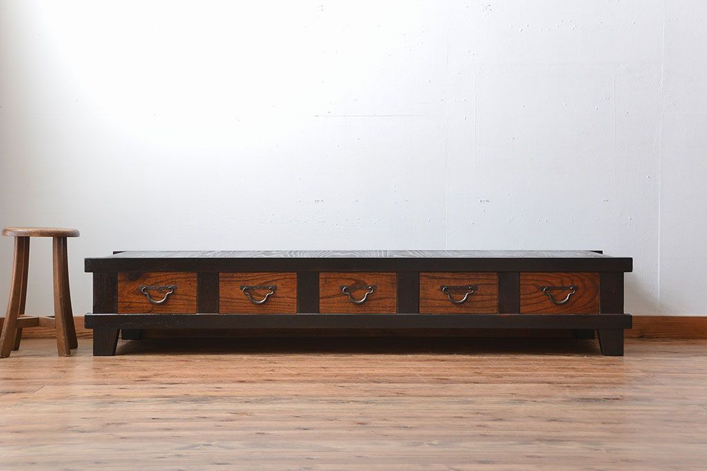 アンティーク家具　古民具・骨董　脚付き!時代箪笥テレビボード(水屋箪笥、ローボード、テレビ台、キャビネット、収納棚)(2)