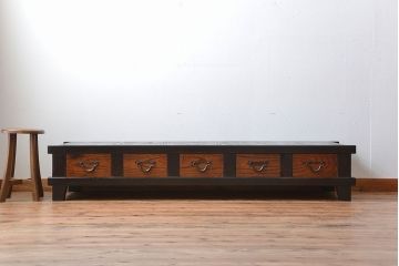 アンティーク家具　古民具・骨董　脚付き!時代箪笥テレビボード(水屋箪笥、ローボード、テレビ台、キャビネット、収納棚)(2)