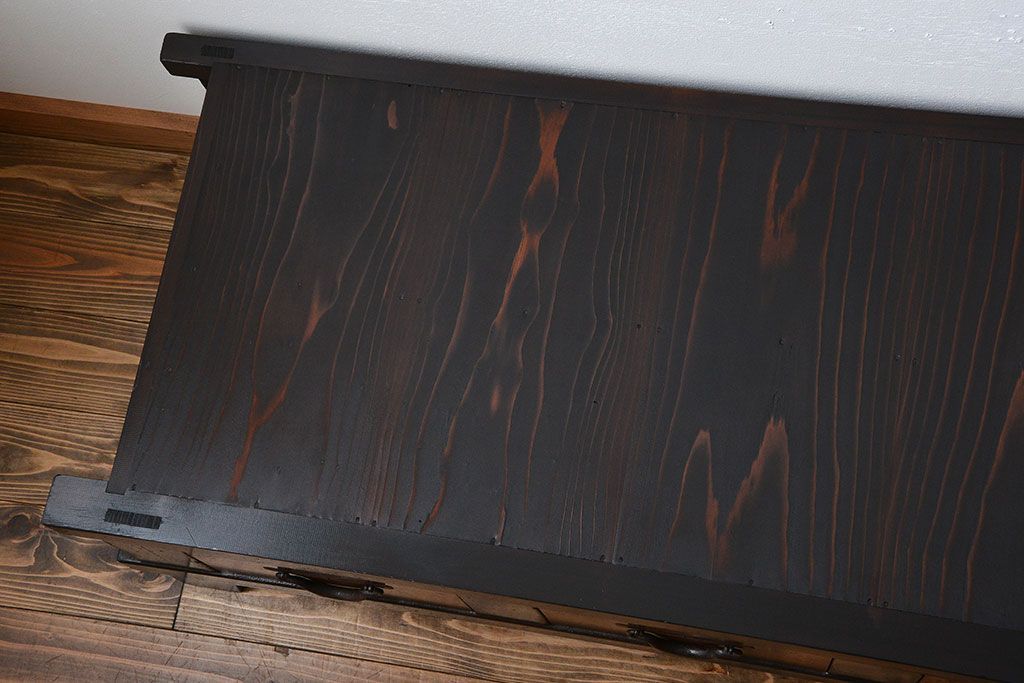 アンティーク家具　古民具・骨董　脚付き!時代箪笥テレビボード(水屋箪笥、ローボード、テレビ台、キャビネット、収納棚)(2)