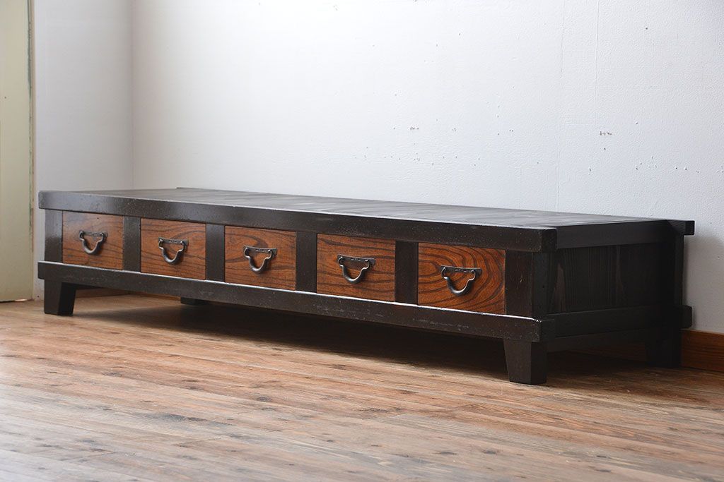 アンティーク家具　古民具・骨董　脚付き!時代箪笥テレビボード(水屋箪笥、ローボード、テレビ台、キャビネット、収納棚)(2)