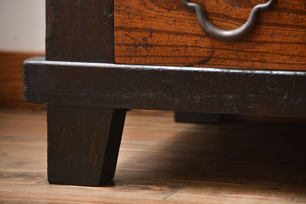 アンティーク家具　古民具・骨董　脚付き!時代箪笥テレビボード(水屋箪笥、ローボード、テレビ台、キャビネット、収納棚)(2)