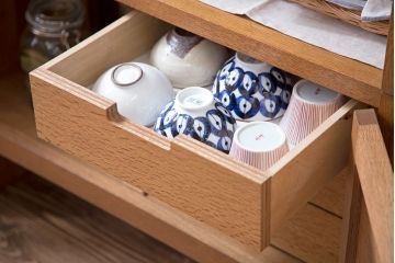 ヴィンテージ家具　1960年代　ビンテージ品　北欧風デザインのカップボード(食器棚)