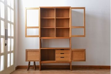 ヴィンテージ家具　1960年代　ビンテージ品　北欧風デザインのカップボード(食器棚)