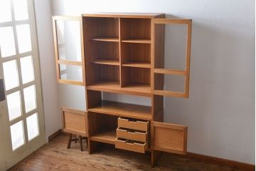 ヴィンテージ家具　1960年代　ビンテージ品　北欧風デザインのカップボード(食器棚)