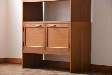 ヴィンテージ家具　1960年代　ビンテージ品　北欧風デザインのカップボード(食器棚)