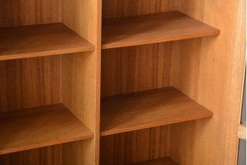 ヴィンテージ家具　1960年代　ビンテージ品　北欧風デザインのカップボード(食器棚)