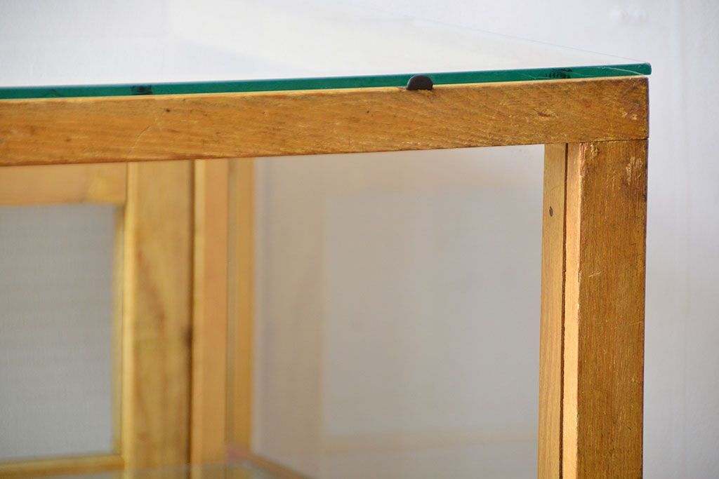 レトロ家具　昭和レトロ　古い木製のアンティークガラスケース(ショーケース)