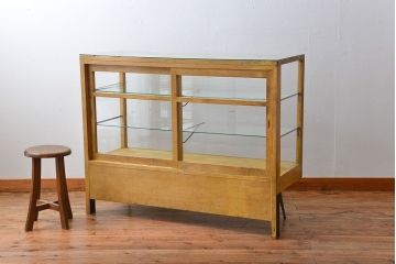 レトロ家具　昭和レトロ　古い木製のアンティークガラスケース(ショーケース)