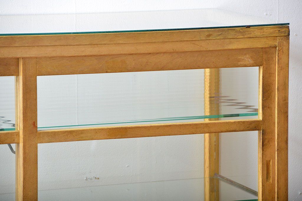 レトロ家具　昭和レトロ　古い木製のアンティークガラスケース(ショーケース)