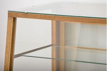レトロ家具　昭和レトロ　古いナラ材の台形型アンティークガラスケース(ショーケース)