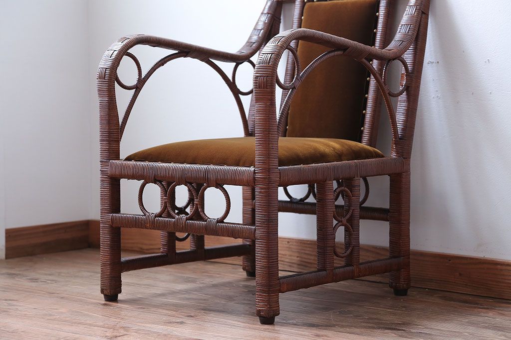 アンティーク家具　大正ロマン　ラタン(籐)製のラグジュアリーなアームチェア(1)