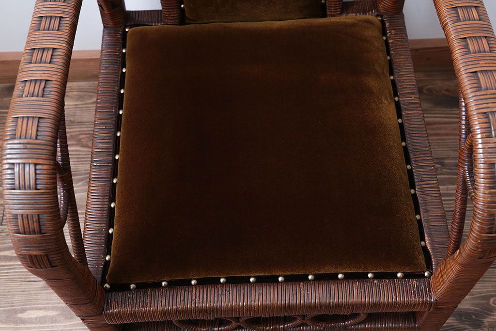 アンティーク家具　大正ロマン　ラタン(籐)製のラグジュアリーなアームチェア(1)