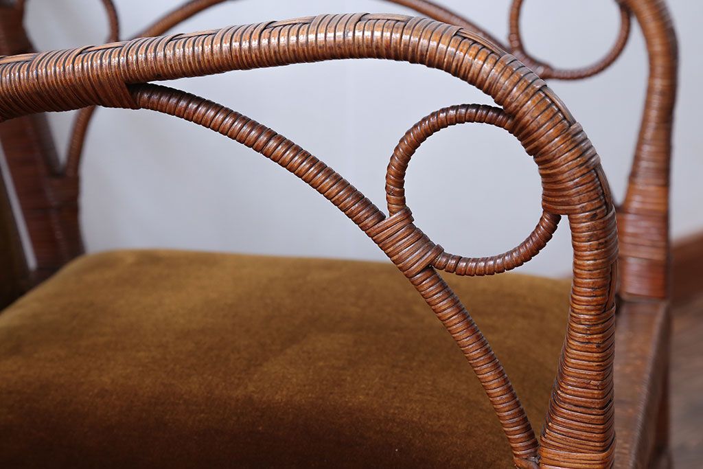 アンティーク家具　大正ロマン　ラタン(籐)製のラグジュアリーなアームチェア(2)