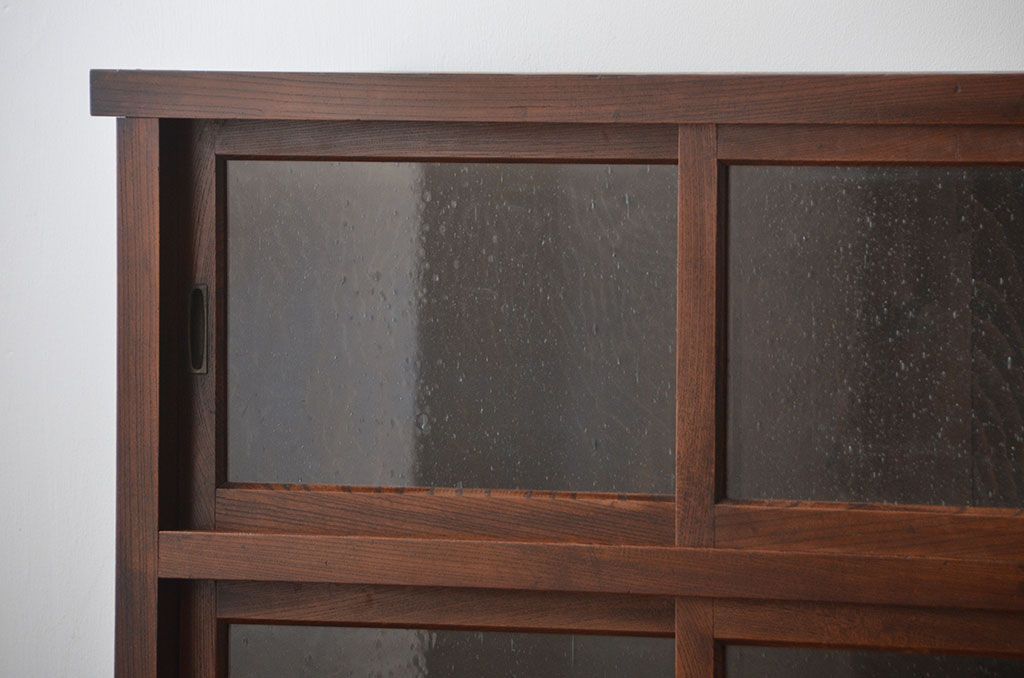 アンティーク家具　古民具・骨董　気泡ガラス入り!前面欅材のアンティーク水屋箪笥