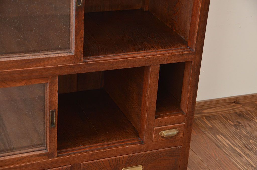 アンティーク家具　古民具・骨董　気泡ガラス入り!前面欅材のアンティーク水屋箪笥