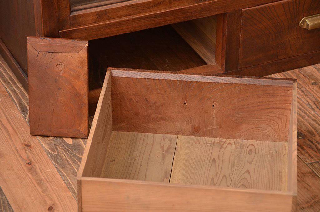 アンティーク家具　古民具・骨董　気泡ガラス入り!前面欅材のアンティーク水屋箪笥