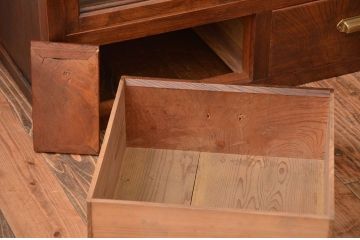 アンティーク家具　古民具・骨董　気泡ガラス入り!前面欅材のアンティーク水屋箪笥