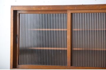 レトロ家具　昭和レトロ　モールガラス入り!古い木製のアンティーク食器棚(カップボード)