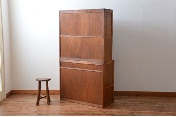 レトロ家具　昭和レトロ　モールガラス入り!古い木製のアンティーク食器棚(カップボード)