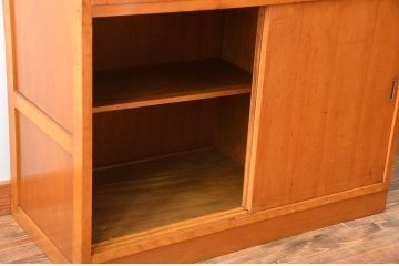 レトロ家具　昭和レトロ　モールガラス入り!古い木製のアンティーク食器棚(カップボード)