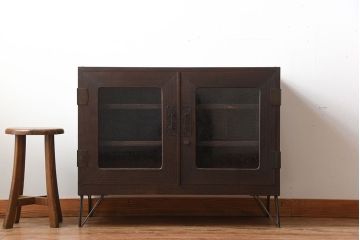 アンティーク家具　和製アンティーク　古い桐材の鉄脚付きローボード(1)