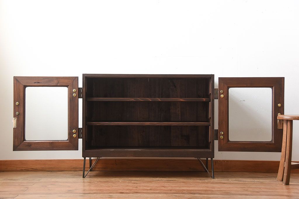 アンティーク家具　和製アンティーク　古い桐材の鉄脚付きローボード(1)