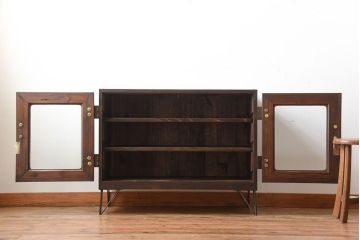 アンティーク家具　和製アンティーク　古い桐材の鉄脚付きローボード(1)