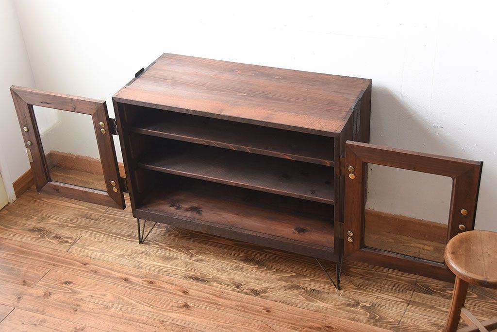 アンティーク家具　和製アンティーク　古い桐材の鉄脚付きローボード(1)