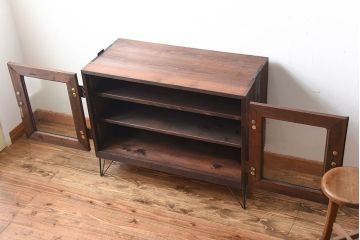 アンティーク家具　和製アンティーク　古い桐材の鉄脚付きローボード(1)