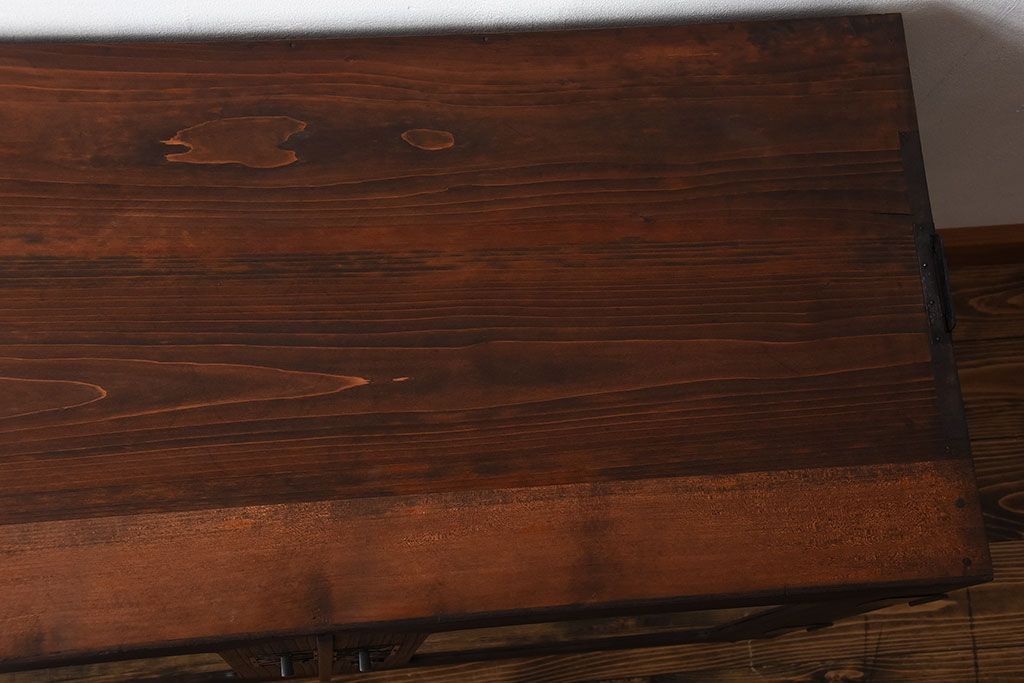 アンティーク家具　和製アンティーク　古い桐材の鉄脚付きローボード(1)