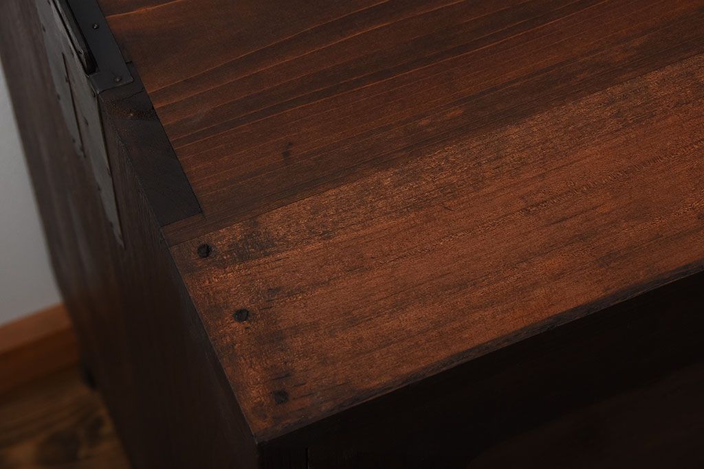 アンティーク家具　和製アンティーク　古い桐材の鉄脚付きローボード(1)