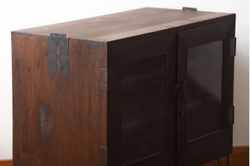 アンティーク家具　和製アンティーク　古い桐材の鉄脚付きローボード(1)