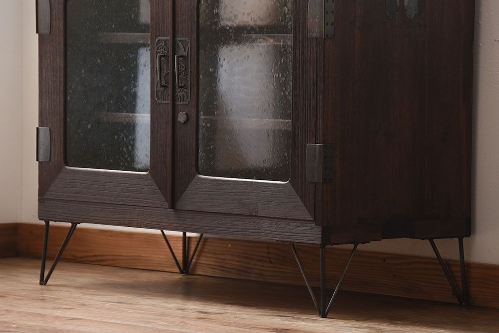 アンティーク家具　和製アンティーク　古い桐材の鉄脚付きローボード(1)