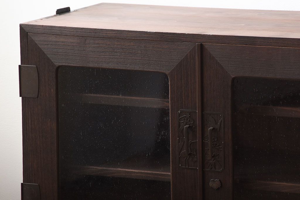 アンティーク家具　和製アンティーク　古い桐材の鉄脚付きローボード(1)