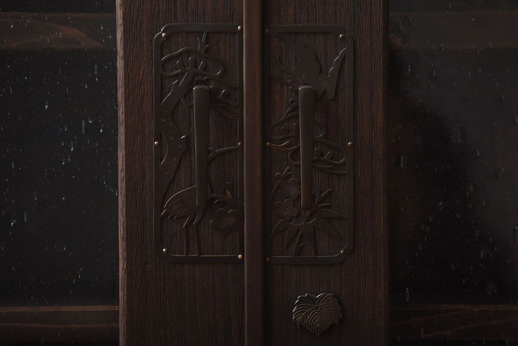 アンティーク家具　和製アンティーク　古い桐材の鉄脚付きローボード(1)