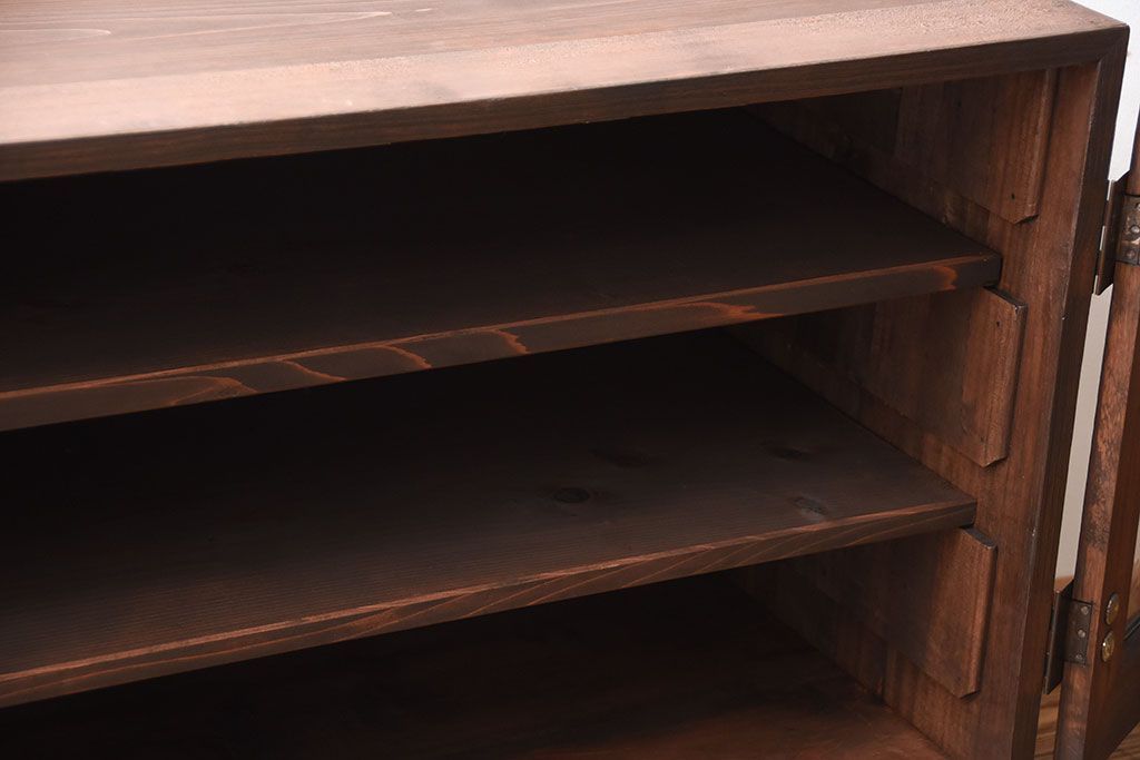 アンティーク家具　和製アンティーク　古い桐材の鉄脚付きローボード(1)